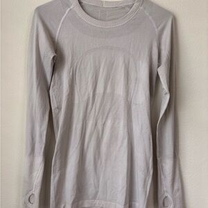 lululemon athletica Women's Light Gray Long Sleeve Seamless Crew